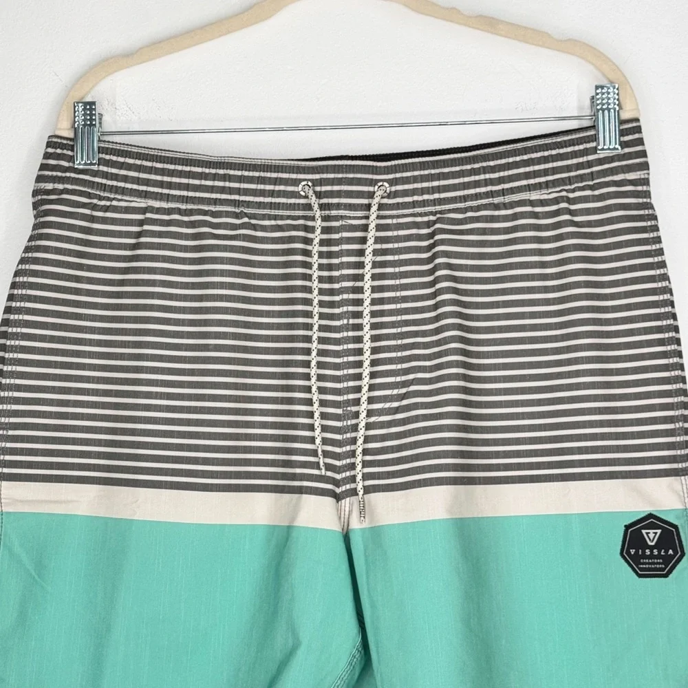 Vissla Gray Cream Mint Green Boardshorts Men’s Size Large